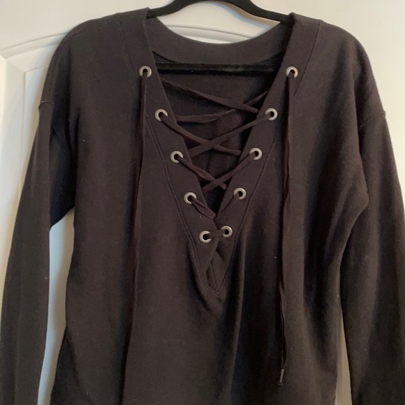 Abercrombie & Fitch Tops - Lace Up Thick Ribbon Reversible Black Abercrombie & Fitch Cropped Crewneck XS